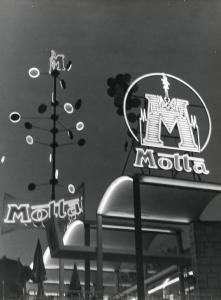 Fiera di Milano - Campionaria 1958 - Installazione pubblicitaria della Motta