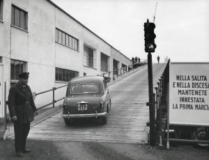 Fiera di Milano - Campionaria 1958 - Parcheggio per automobili sul tetto