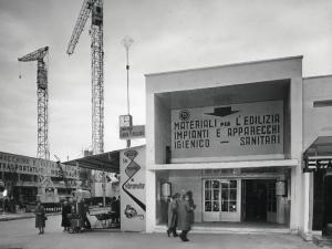 Fiera di Milano - Campionaria 1958 - Padiglione materiali per l'edilizia, impianti e apparecchi igienicosanitari - Veduta esterna