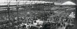 Fiera di Milano - Campionaria 1958 - Padiglione macchine utensili per la lavorazione dei metalli, macchine per la lavorazione del legno, utensileria e accessori - Interno - Veduta panoramica