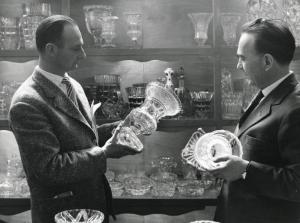 Fiera di Milano - Campionaria 1958 - Padiglione impianti e attrezzature per bar e negozi, ceramiche, cristallerie e casalinghi - Interno
