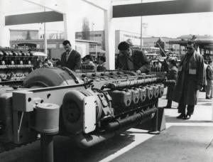 Fiera di Milano - Campionaria 1958 - Area espositiva all'aperto della Breda - Motori