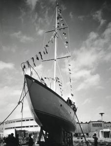 Fiera di Milano - 1959 - Darsena per il Salone della nautica - Imbarcazione del Cantiere Navale Italiano di Porta Mare - Varo