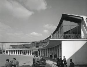 Fiera di Milano - Campionaria 1959 - Piazza Italia - Palazzo emiciclo - Veduta esterna