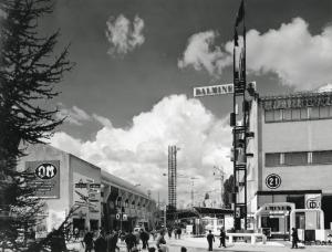 Fiera di Milano - Campionaria 1959 - Viale della siderurgia - Padiglione della Dalmine e padiglione della meccanica