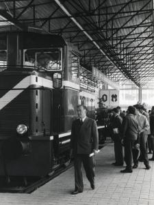 Fiera di Milano - Campionaria 1959 - Tettoia espositiva della Officine Meccaniche OM - Automotrice diesel