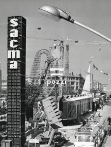 Fiera di Milano - Campionaria 1959 - Viale del lavoro - Settore dell'edilizia - Struttura metallica della Sacma - Padiglione della Manifattura Ceramica Pozzi