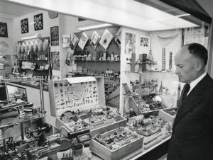 Fiera di Milano - Campionaria 1959 - Padiglione dell'argenteria, oreficeria, orologeria, accessori e affini - Interno