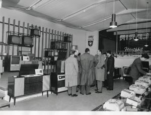 Fiera di Milano - Campionaria 1959 - Padiglione elettronica, radio, televisione, illuminazione e lampadari - Interno