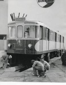 Fiera di Milano - Campionaria 1959 - Area espositiva all'aperto della Breda - Elettromotrice su pneumatici per metropolitana