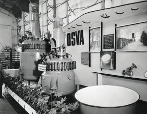 Fiera di Milano - Campionaria 1959 - Padiglione macchine a apparecchi per l'industria chimica e farmaceutica - Interno