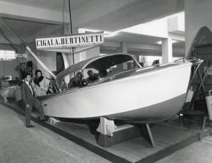 Fiera di Milano - Campionaria 1959 - Padiglione della nautica - Imbarcazione Cigala & Bertinetti