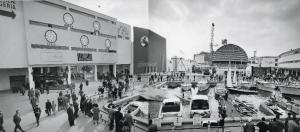 Fiera di Milano - Campionaria 1960 - Piazzale Milano - Darsena per il Salone della nautica - Palazzo degli orologi - Padiglione della Breda - Padiglione della Fiat - Veduta panoramica