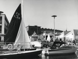 Fiera di Milano - Campionaria 1960 - Piazzale Milano - Darsena per il Salone della nautica - Imbarcazioni