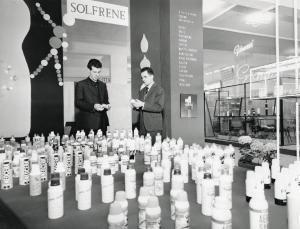Fiera di Milano - Campionaria 1960 - Padiglione chimica industriale, chimica farmaceutica e dietetica alimentare - Interno