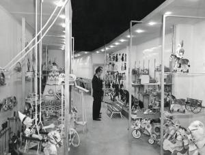 Fiera di Milano - Campionaria 1960 - Padiglione del giocattolo - Interno
