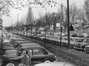 Fiera di Milano - Campionaria 1956 - Parcheggio esterno - Automobili