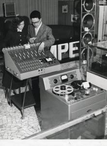 Fiera di Milano - Campionaria 1958 - Padiglione dell'elettronica, radio e televisione - Interno