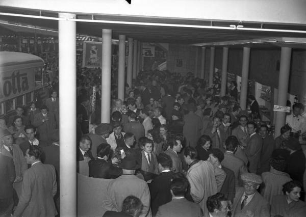 Fiera di Milano - Campionaria 1950 - Ristorante Motta - Visitatori