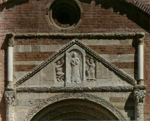 San Michele Arcangelo con figure di oranti e motivi decorativi vegetali stilizzati