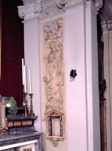 Angeli sorreggenti oggetti liturgici