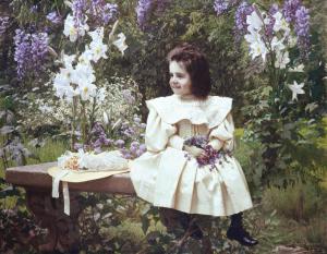 Ritratto di Giulia Teresa Marenzi in giardino