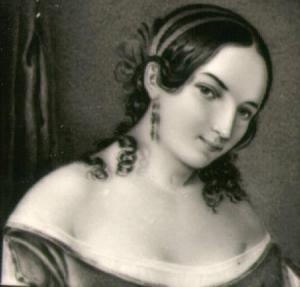Figura di giovane donna con nastro tra i capelli