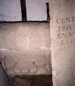 Mensola in pietra [di tufo] che anche dalla iscrizione scolpitavi non si poté conoscere a che uso fosse serbata