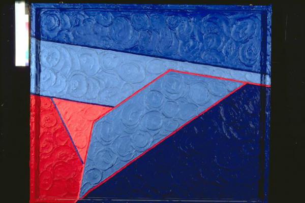 Scansioni geometriche dui toni dell'azzurro e del rosso, con elementi curvilinei in rilievo