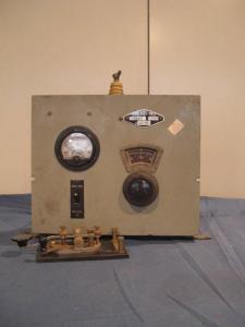Trasmettitore radiotelegrafico - elettricità e magnetismo