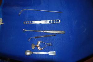 Set di attrezzi chirurgici - medicina e biologia