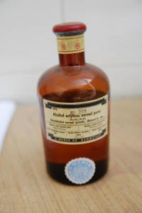 Bottiglia contenente ottanolo - medicina e biologia