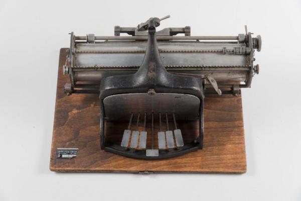 Modello del tipo americano Hall costruito in Francia 1932 - macchina per scrivere - meccanica