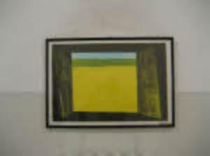 Finestra aperta su panorama giallo