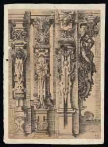 Pilastri con ornati architettonici