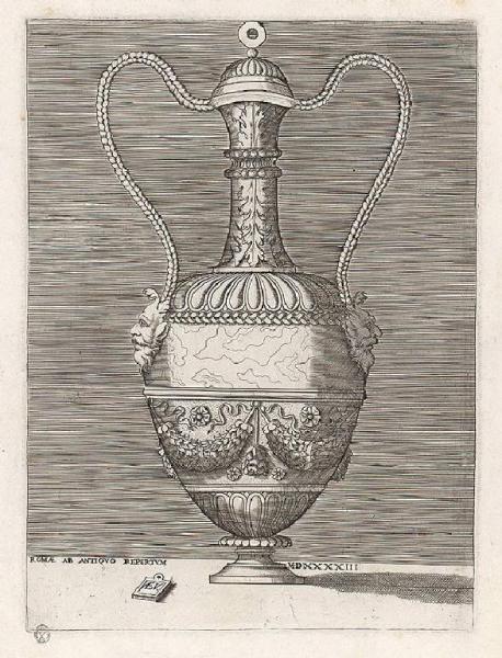 Differenti vasi disegnati dall'antico