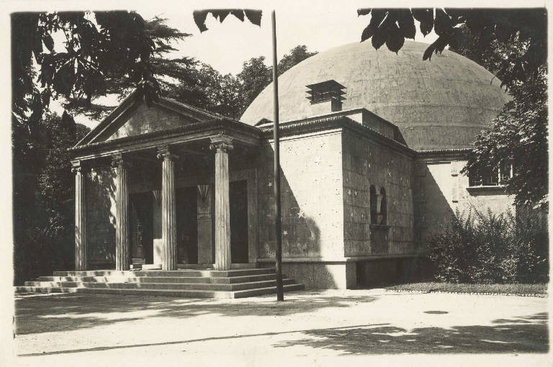 Fotografia di autore non identificato: Milano - Planetario, 1930-43; Archivi dell'Immagine - Regione Lombardia