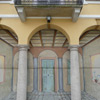 Muggi, Palazzo Isimbardi, particolare di due colonne del cortile interno (Fototeca ISAL, Foto di R. Bresil)