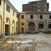 Muggi, Palazzo Isimbardi, veduta del cortile interno (Fototeca ISAL, Foto di R. Bresil)