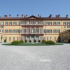 Vimercate (frazione di Oreno), Villa Gallarati Scotti, veduta della facciata principale e della corte d