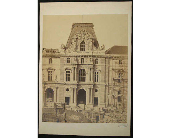 Édouard Denis Baldus, Parigi - Palazzo del Louvre - Padiglione Colbert, Parigi, 1854, albumina su carta,  Civico Archivio Fotografico, Fondo Lamberto Vitali